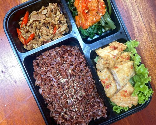 Chicken Spicy With Red Rice